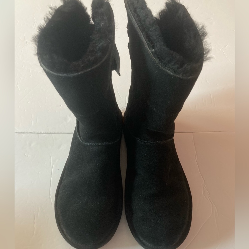 UGG SZ 7 Women's Black Suede Winter Boots faux fur lining and Bow detail - Picture 2 of 9
